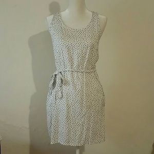 (New) H&M White Black Mid Length Sleeve-less Dress